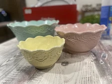 RARE Vintage ‘A Special Place’ 3 Piece Nesting Bowl Set Floral Scalloped Edge