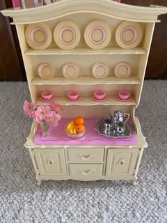 Sindy dining dresser and accessories boxed