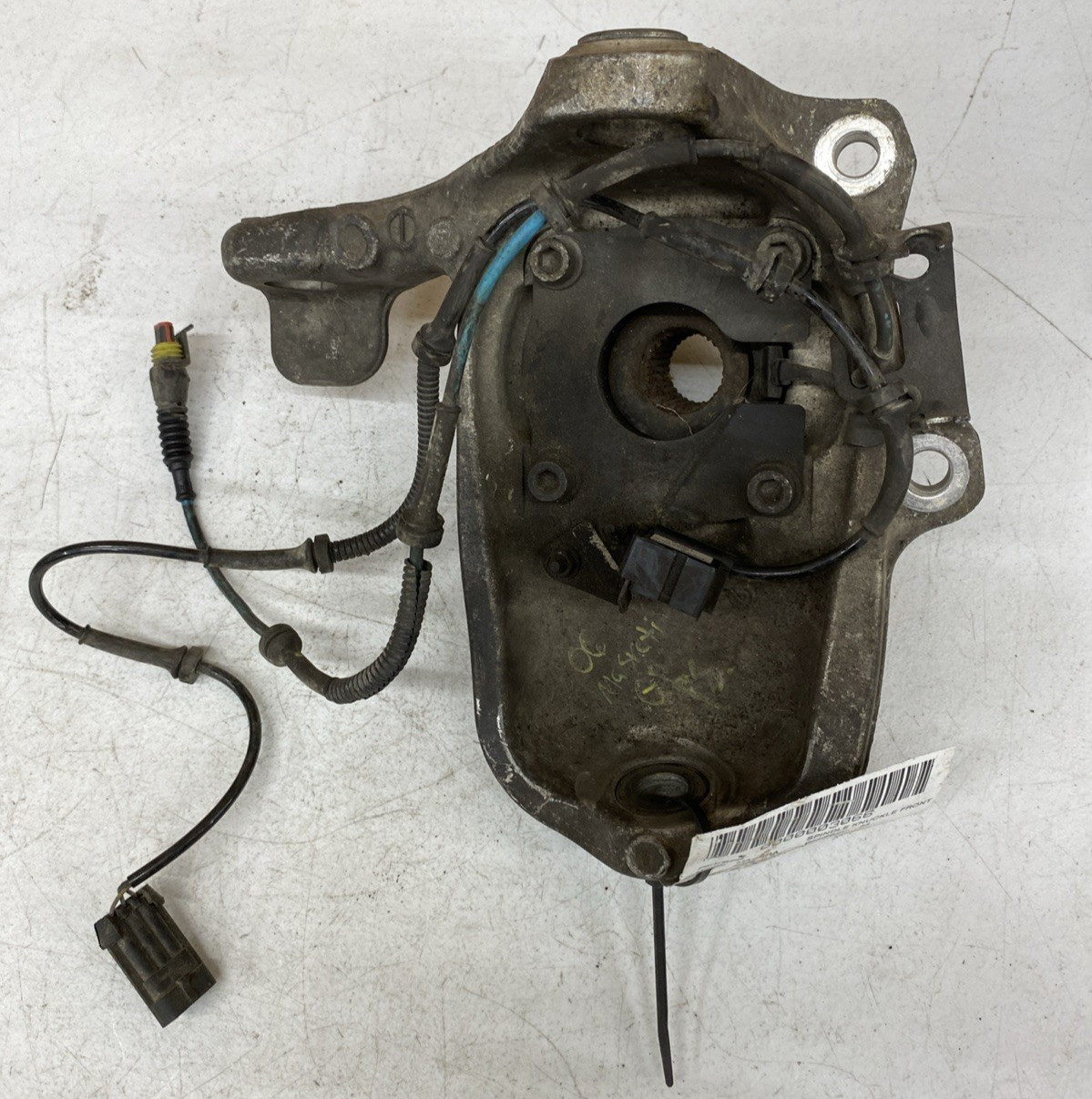 * 03-10 Maserati Quattroporte M139 Front Right Side Spindle Knuckle Hub 242605