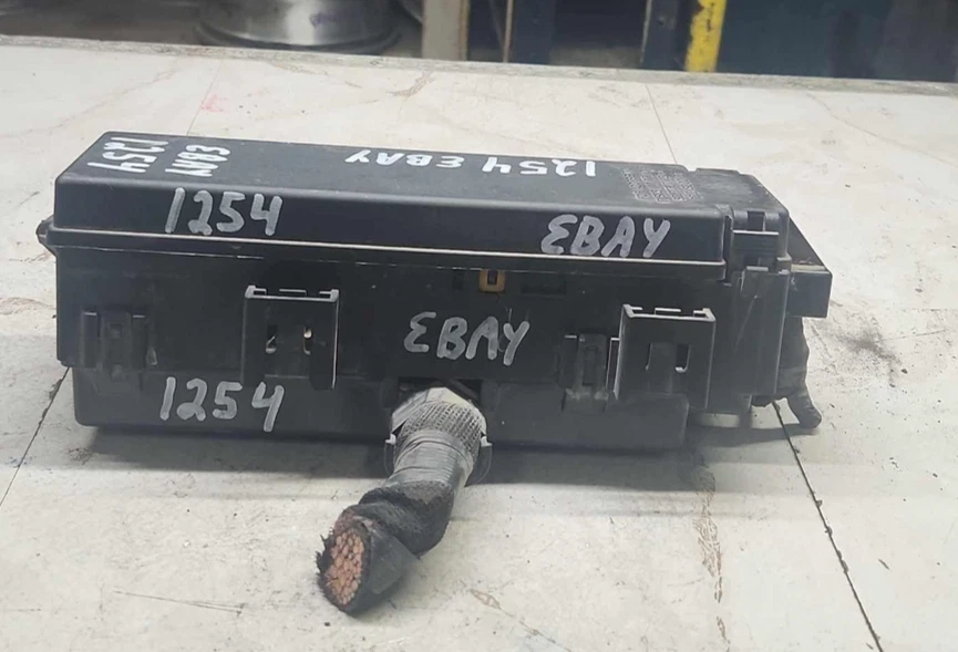 Dodge Durango 2007-2009 bloque de relé de fusibles caja de fusibles motor 4,7 L 5,7 L bajo capó OEM Foto 4 de 4