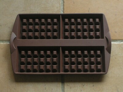 425⚜️ Moule à Gaufres en Silicone Tupperware Couleur Chocolat Pour 4