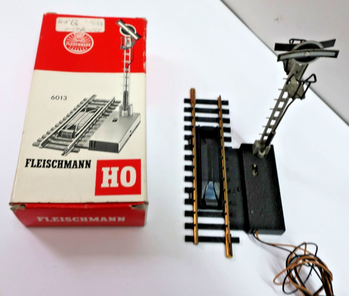 Fleischmann 6013 H0 - Elektrisches Entkupplungsgleis mit Signalmast neu in OVP | Zustand: Neu