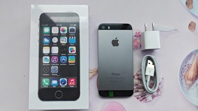 Apple iPhone 5s Unlocked - 16 GB/32 GB- Gray Color