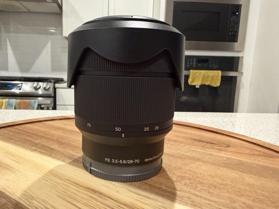 Sony FE 28-70mm f3.5-5.6 OSS Lens SEL2870 ✅ 100% NEW With Caps + Hood!! ✅ - Image 3 of 3
