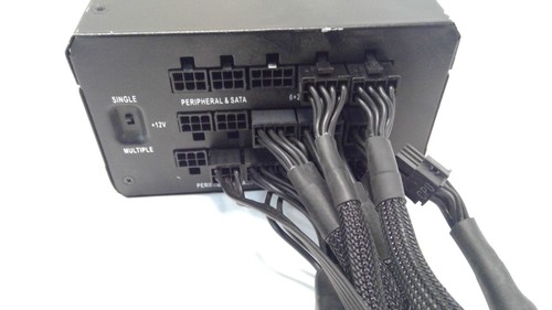Fuente de alimentación totalmente modular Corsair HX1200 — 1200 vatios 80 PLUS PLATINUM certificada - Imagen 4 de 5