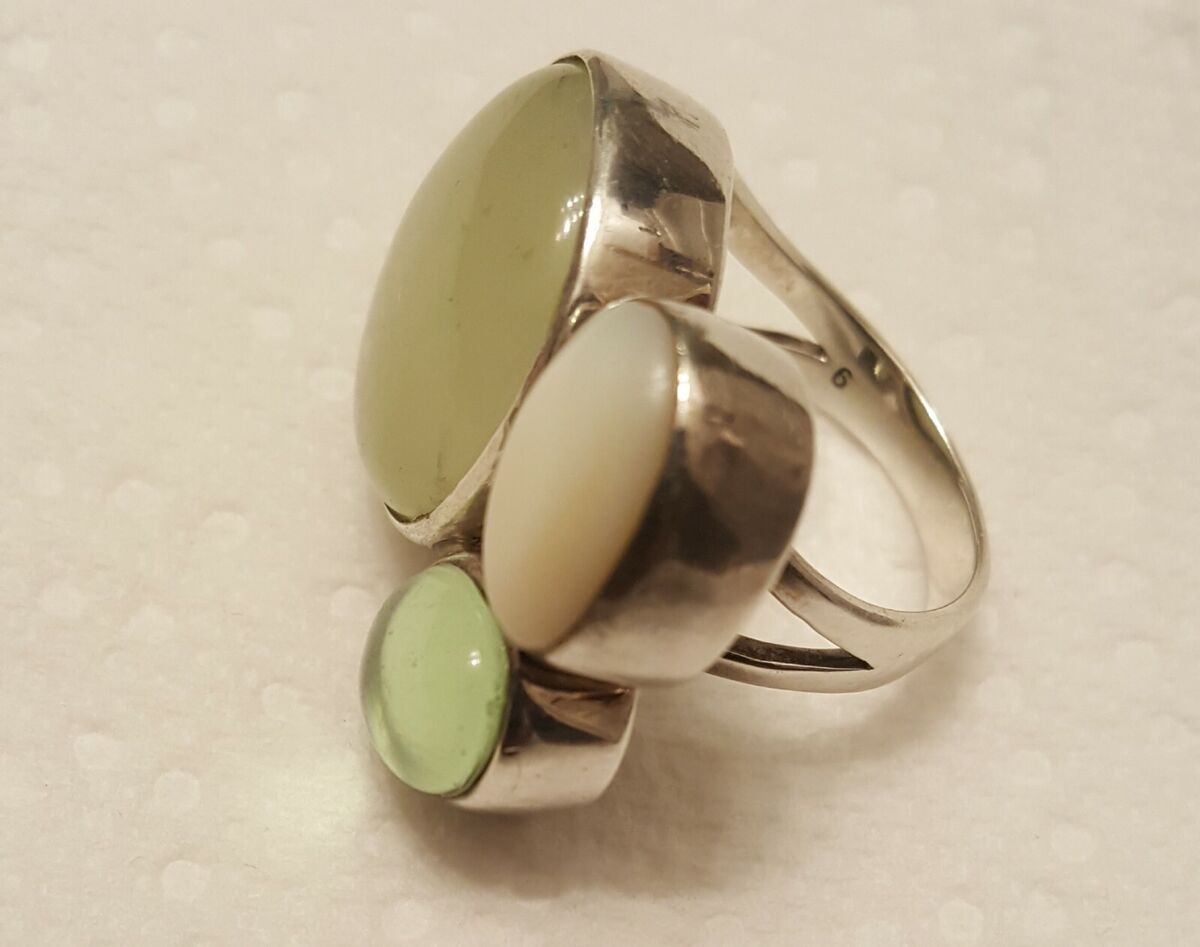 Sterling Silver Mother of Pearl Ring - Green Sterling Silver Mother of Pearl Ring - Green