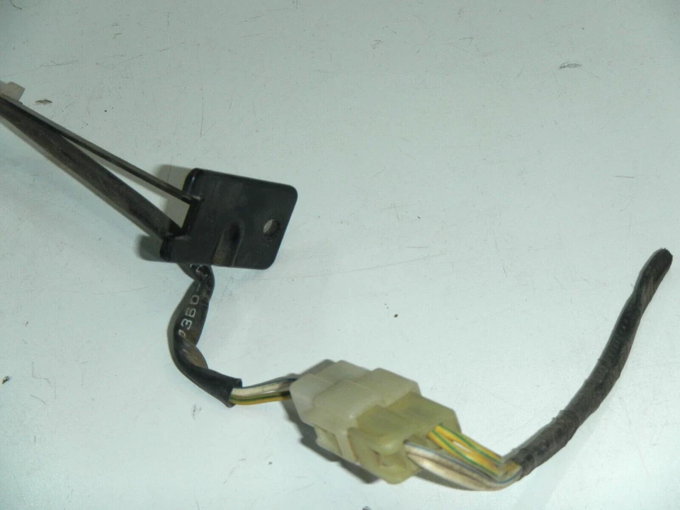 Interruptor sensor aire acondicionado Toyota Tercel 1978-1982  Foto 2 de 4