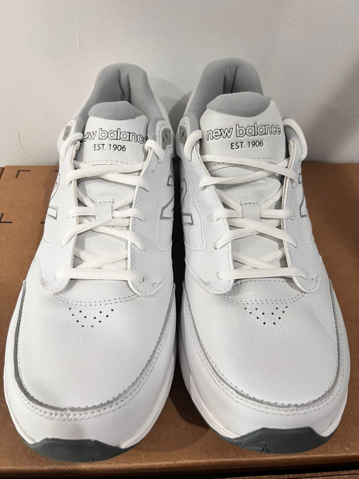 New Balance Mens Walking Shoe White Leather 10.5