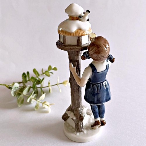 Royal copenhagen 2001 Girl Little Bird Figurine DDU - Picture 3 of 7