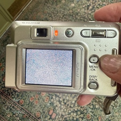 【美品】FUJIFILM FinePix A500 コンデジ　カード付　 501 Fujifilm FinePix A Series A500 5.1MP Digital Camera - Silver for