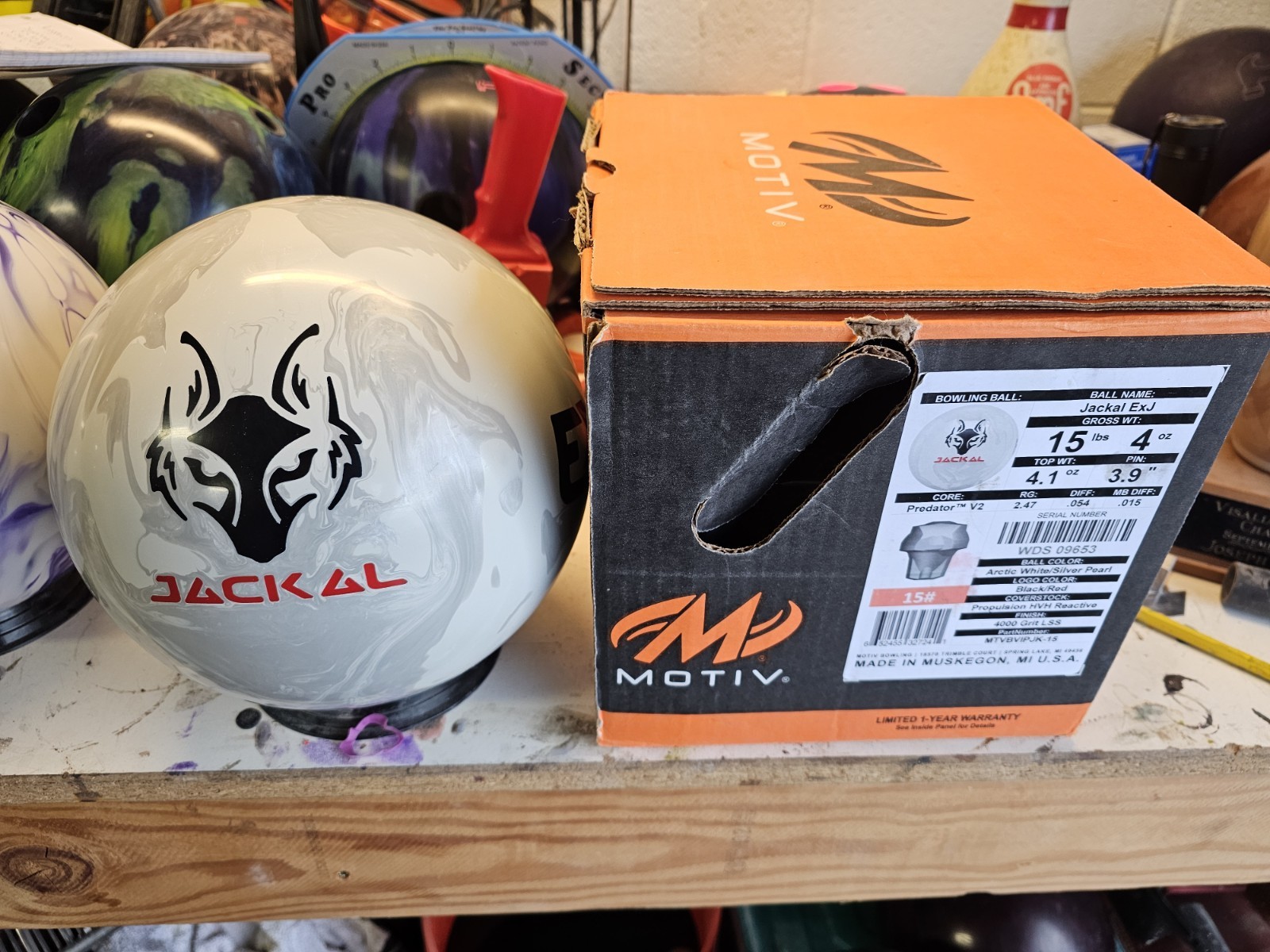 15lb NIB Motiv ExJ Jackal Bowling Ball