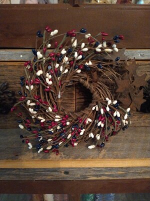 Small Berry Window Rings Americana Pip Berry Ring Small Twig Wreath with Rustic Stars