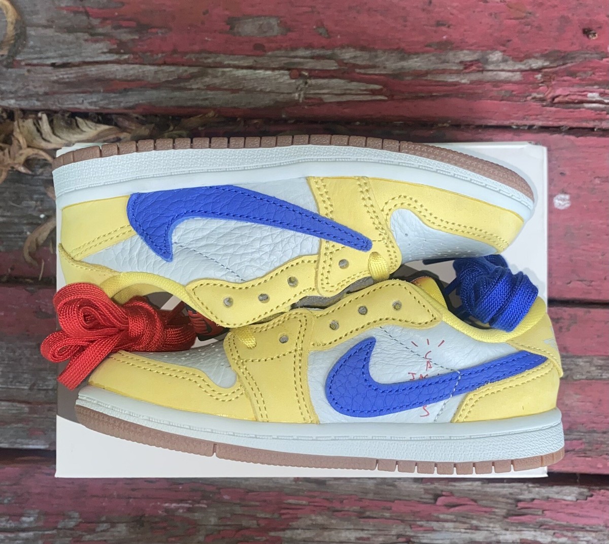 Nike Travis Scott x Air Jordan 1 Retro OG SP Low Canary / TD Nike Travis Scott x Air Jordan 1 Retro OG SP Low Canary / TD