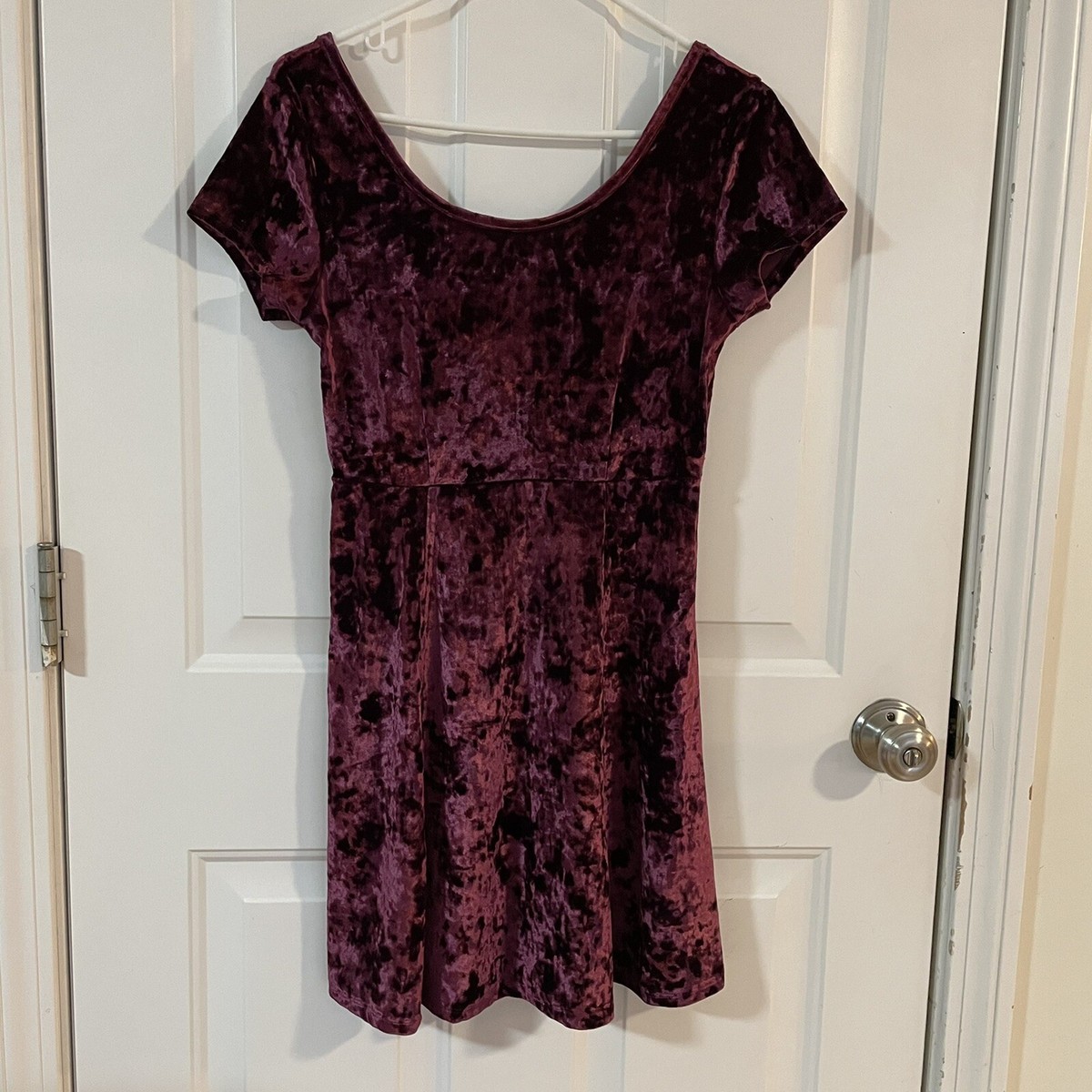 forever 21 velvet skater dress Skater Dress Forever 21 Crushed Velvet Dress Forever 21 Burgundy Velvet  Dress Women's Size Medium Skater Fit