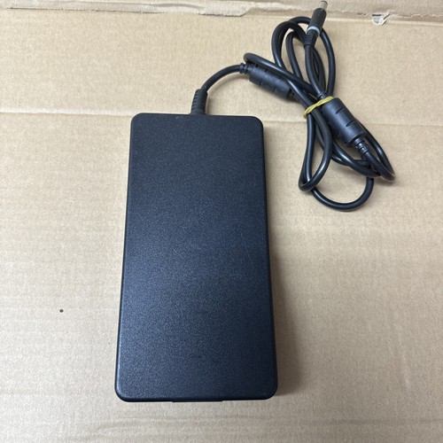 Dell GA240PE1 240 W Laptop oder Dockingstation Netzteil 0FWCRC - ORIGINAL