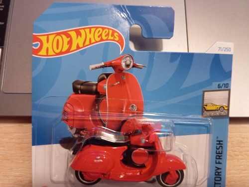 2024 HOT WHEELS - VESPA 90 SS SUPER SPRINT 1966 RED SHORT CARD 1/64 APROX*NEW* - Picture 4 of 4