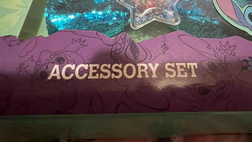Disney Stitch Accessory Set Brush, Bow, Snap Clip, And Elástics. - Picture 4 of 6