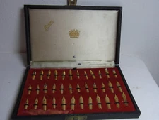 36 Vintage Trademark Crown Quills in Box #BF