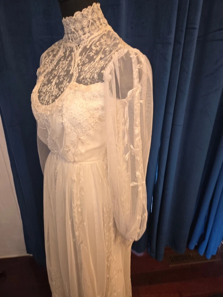 伊丽莎白·泰勒 （Elizabeth Taylor） 拥有并穿着的老年蕾丝连衣裙，来自她的朋友 Sydney Guilaroff — 第 4/4 张图片