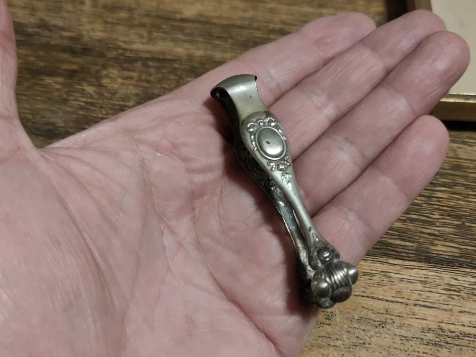 Bambola Vintage Accessori / pince à sucre Metallo Argento / 7,5 CM - Immagine 4 di 4