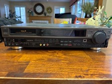 Sony EV-S550 Video 8 Digital Stereo VCR PARTS ONLY Turns on Some Movement