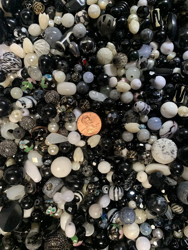 Mezcla de cuentas de cristal de piedra de vidrio vintage negro blanco y gris 350 + cuentas de más de 7 OZ Foto 2 de 4