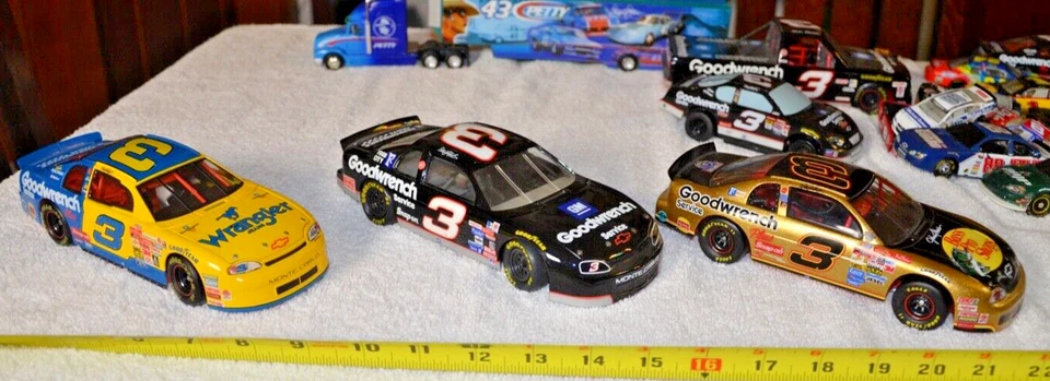 Cantidad 3 Dale Earnhardt GM Goodwrench Bajo Pro Shops, Goodwrench 1:24 Foto 2 de 4