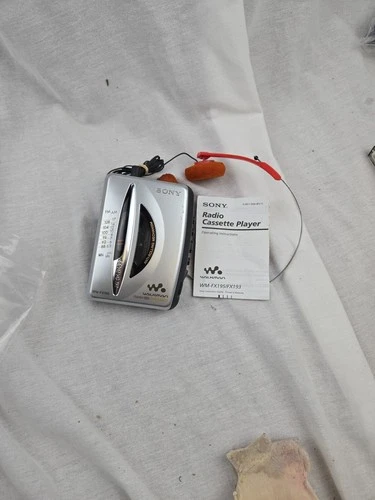 VTG SONY WALKMAN WM-FX195 FM/AM Cassette Player For PARTS OR REPAIR