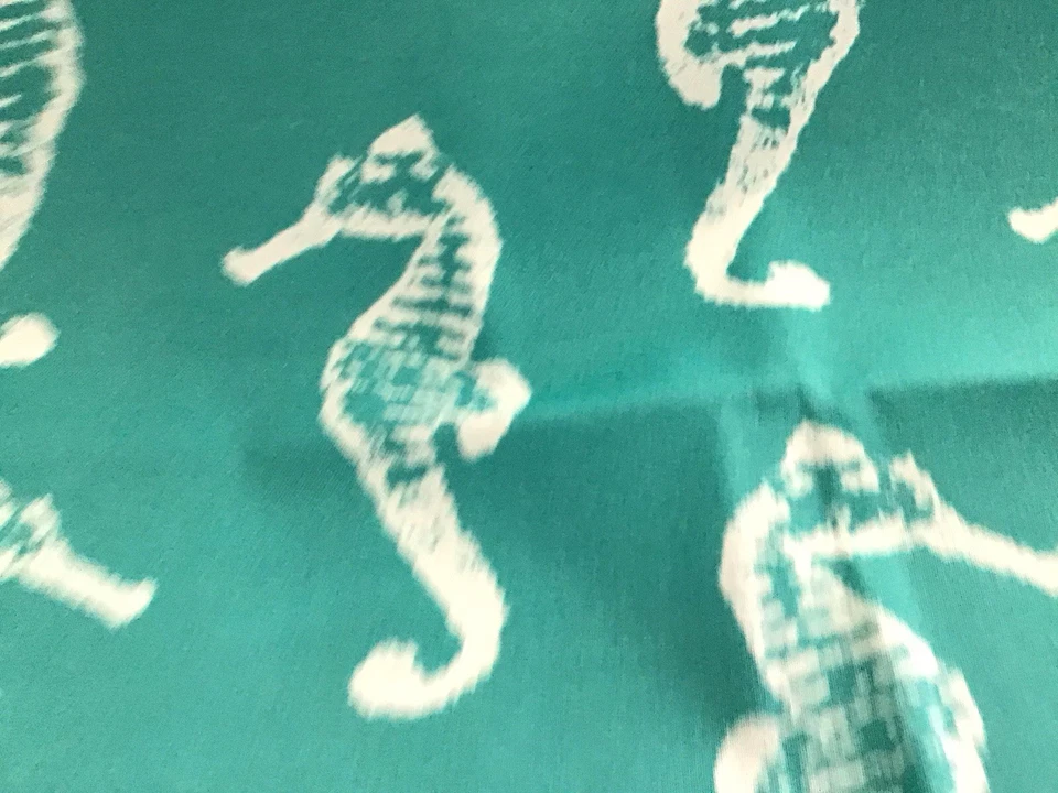 LOTE de 4 yardas Premier tela tropical náutica caballito de mar verde azulado Foto 4 de 4