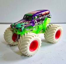 MONSTER JAM CREATURES GRAVE DIGGER FROM SERIES 1 2 PACK 1/64 LOOSE