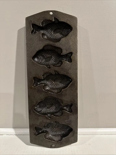 Vintage Lodge USA 5PP2 Heavy Cast Iron Fish Perch Cornbread Mold Pan