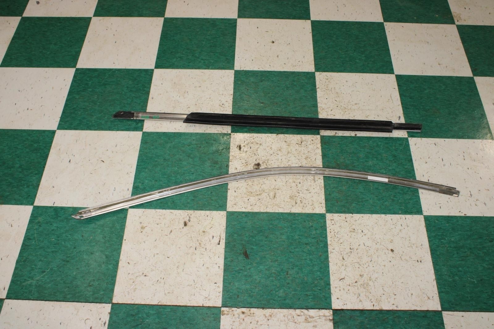 13-18 Flying Spur Chrome Front Passenger Right RH Door Window Molding OEM OE WTY