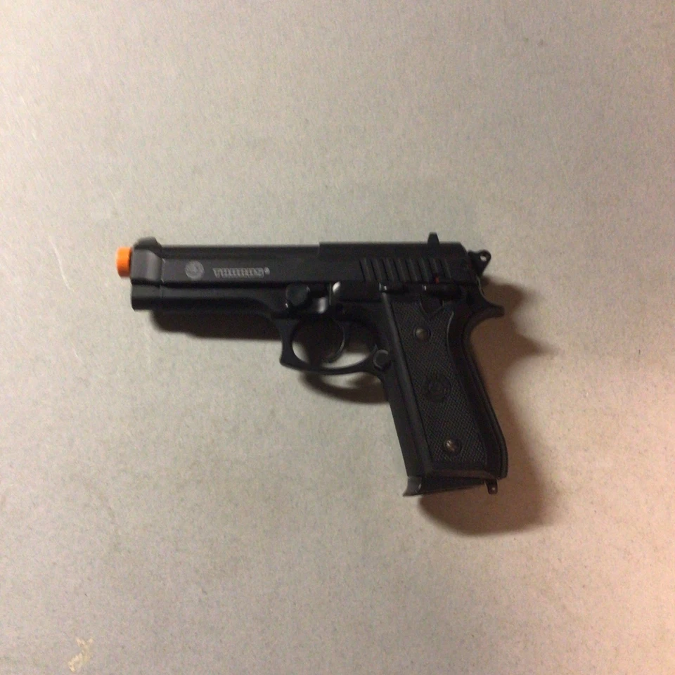 Pistola Airsoft Spring Taurus Pt92 (usada) Foto 4 de 4