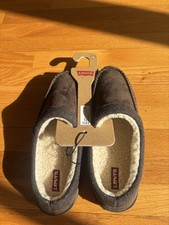 L 9.5-10.5 Levi s Brown Swede/ Faux Fur Slippers. New With Tags.