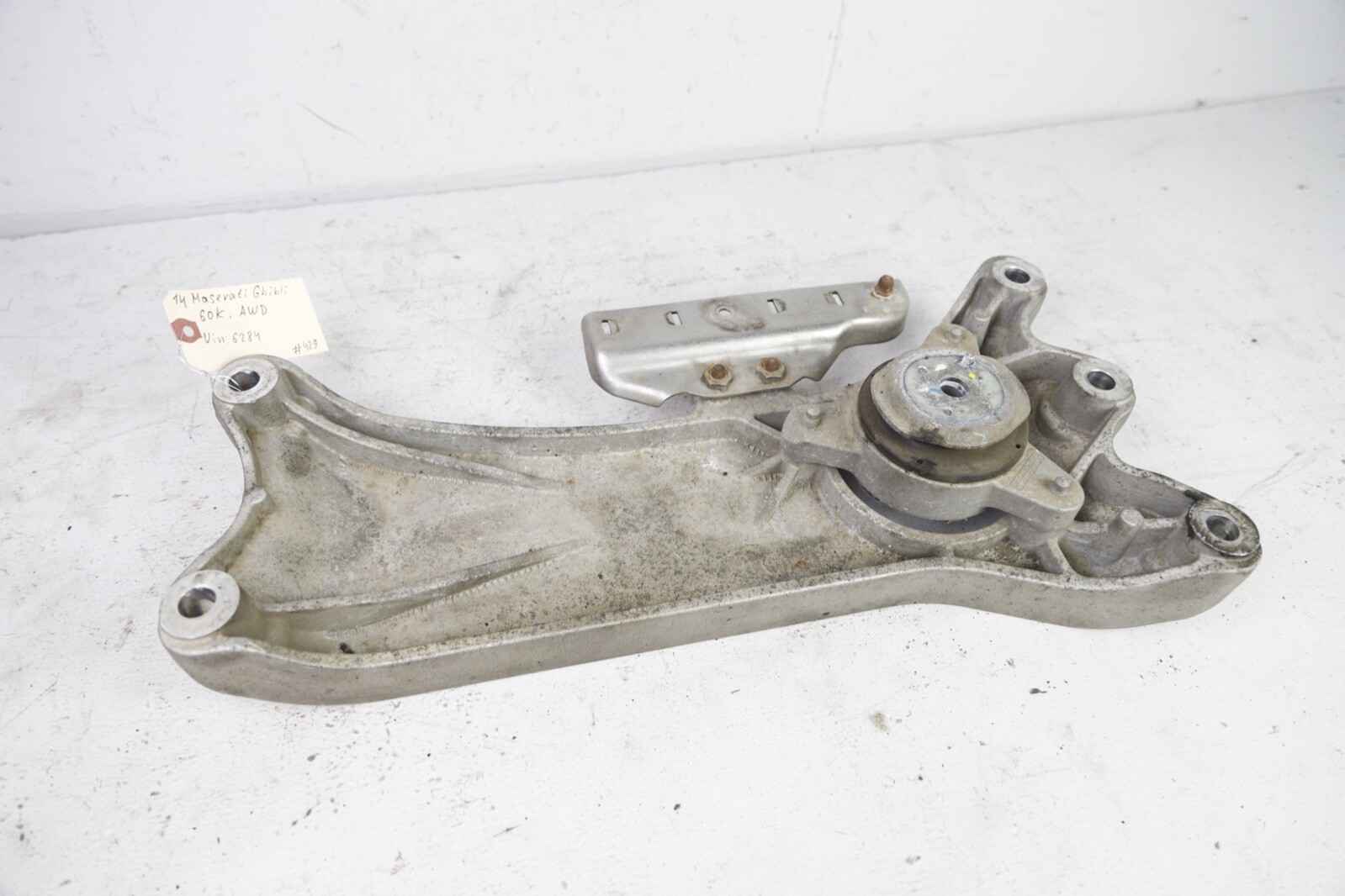 2014 - 2020 MASERATI GHIBLI S Q4 AUTO TRANSMISSION GEARBOX MOUNT BRACKET OEM