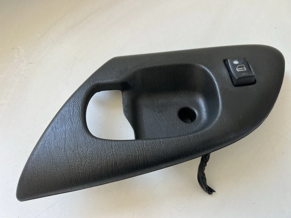 2000-2005 Chevrolet Monte Carlo Front Left Side Inner Door Handle Bezel 10441610 - Image 4 of 4