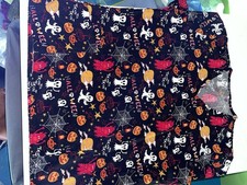Women  s Scrub Top Halloween Print Size XL Great Condition