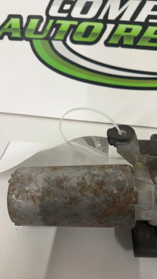 Motor limpiaparabrisas delantero Buick Lesaber 1980-90 Foto 3 de 4