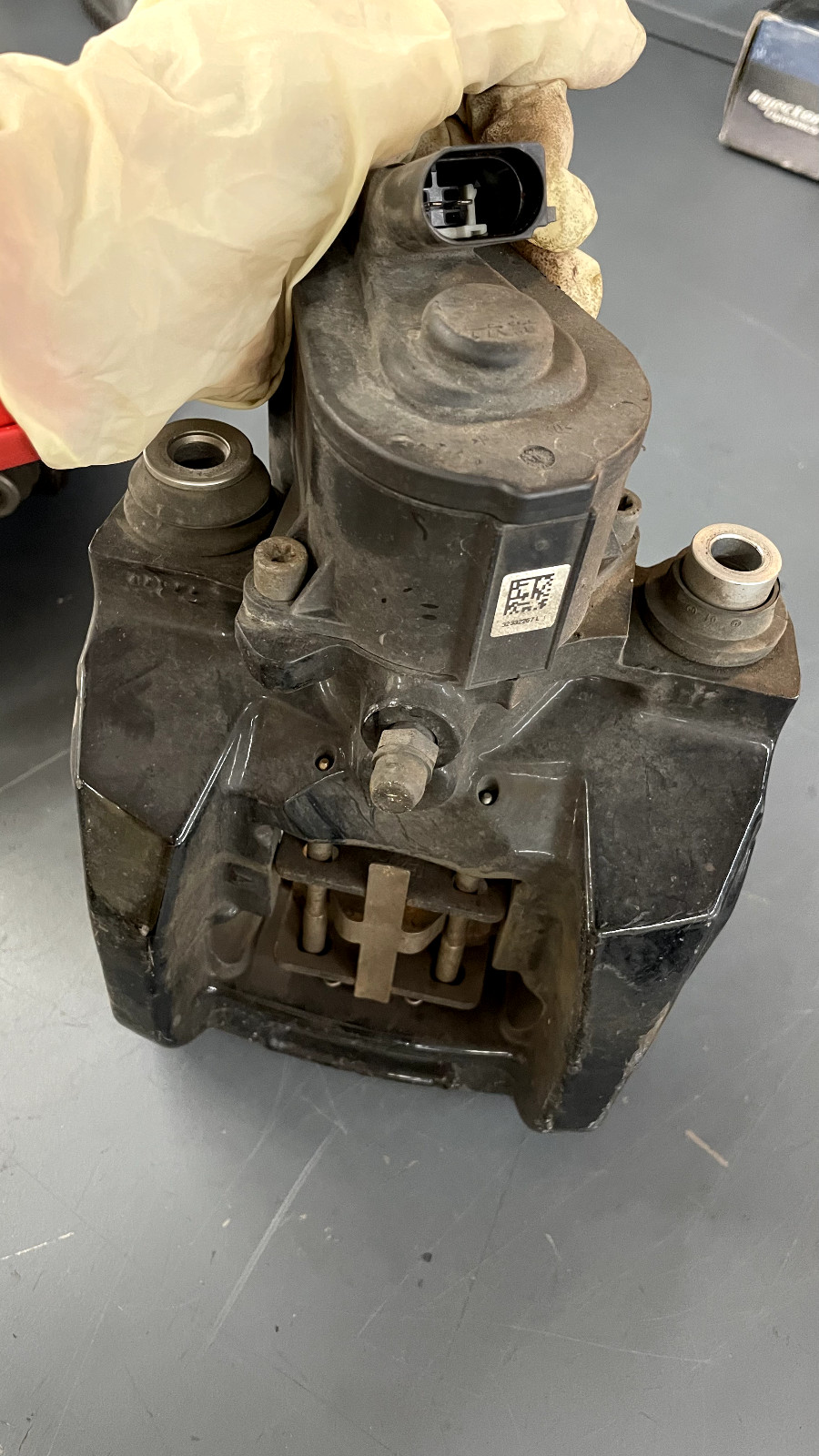 Audi R8 Gen2 Rear Parking Brake Caliper Set 4S0615404C 4S0615403C