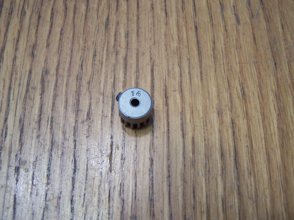 Axial 14 Tooth 32 Pitch Steel Pinion Gear 14T Capra 4WS 1.9 SCX10 F-100 SMT10 - Image 2 of 2