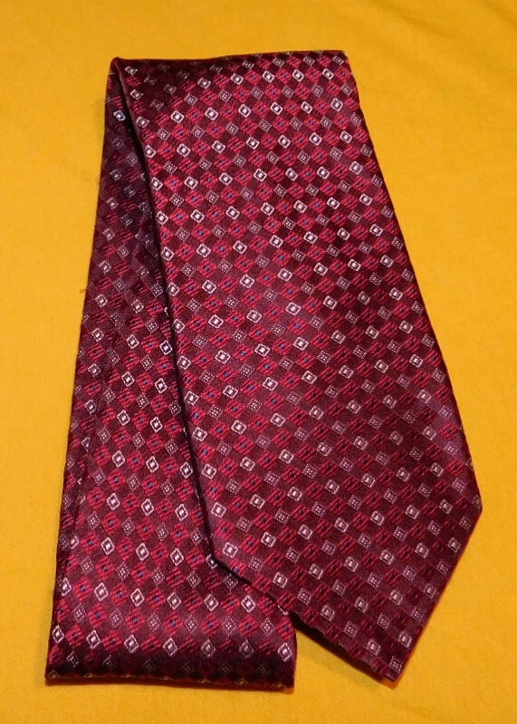 CORBATA MOTIVO CUADRADOS ROJO/BLANCO/AZUL COLECCIÓN FIRMA DANIEL CREMIEUX - CORBATAS. Foto 2 de 3