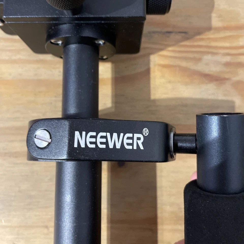 Neewer Handheld Stabilizer - Image 2 of 4