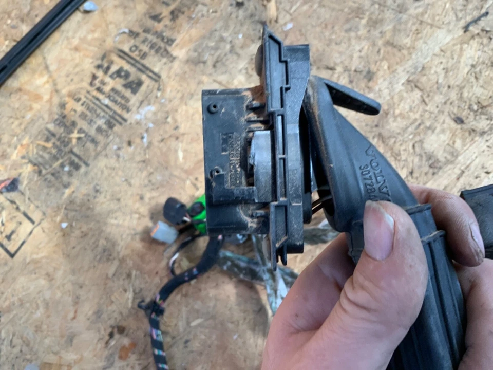 2007-2013 Volvo C30 T5 2 Door Right Passenger Door Wiring Harness 30658540-AF - Image 4 of 4