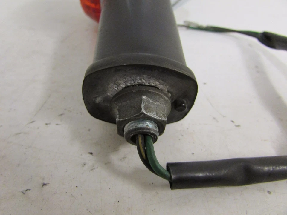 Indicador delantero izquierdo Kawasaki ZR1100 A1 - A4 B1 1992 - 1996 Foto 4 de 4