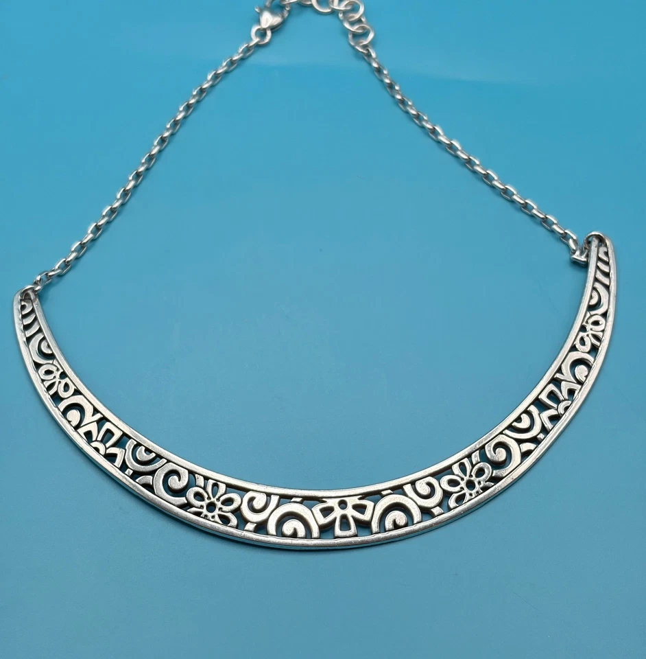 Collar Brighton Floral Pergamino Collar Barra Colección Artesanal Plata Etiqueta Corazón Foto 2 de 4