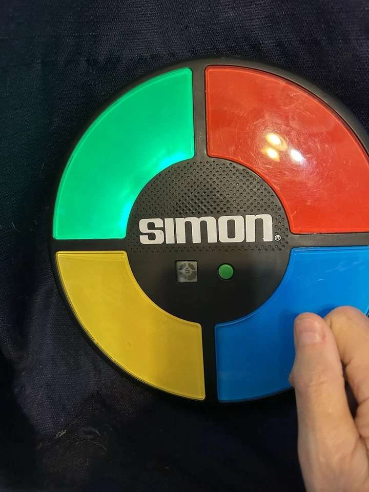 Simon Says Electronic Game Hasbro 2013 Classic Toy TESTED Working - Image 2 of 4