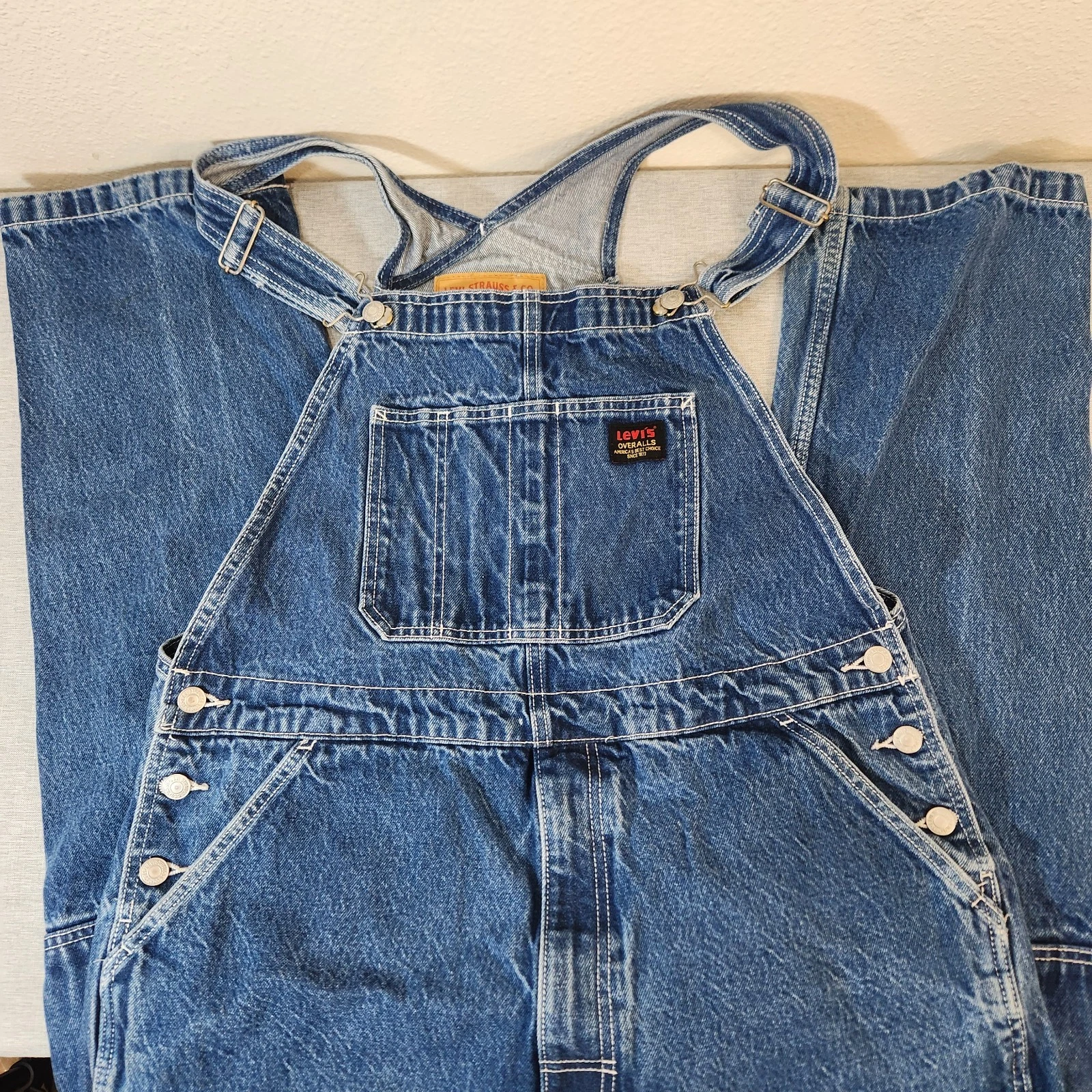 Levi’s Red Tag Men’s Large Bib Overalls Blue Denim Durable Workwear Utility
Opens in a new window or