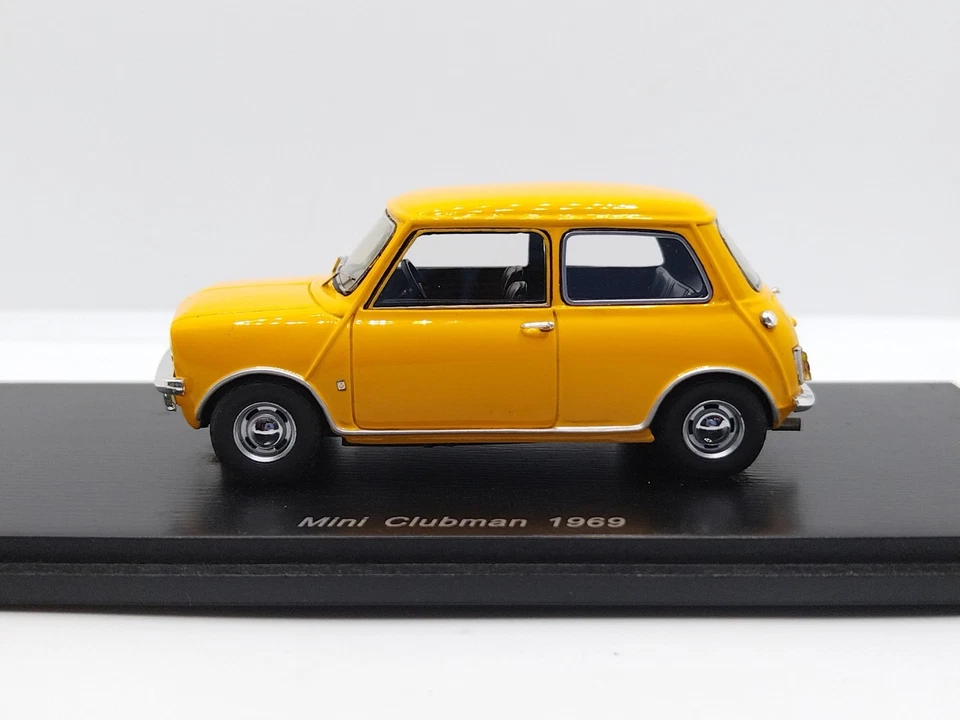 Spark 1/43 Mini Clubman 1969. Very Rare!  - Image 3 of 4