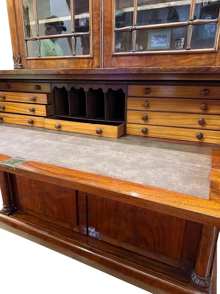 Антикварный английский большой книжный шкаф-секретер из красного дерева - Изображение 3 из 4