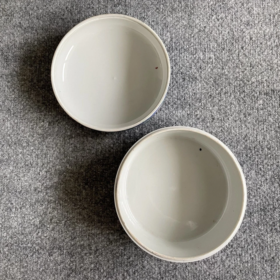 Uma caixa de cor rosa no estilo da década de 1930 na China - Imagem 4 de 4